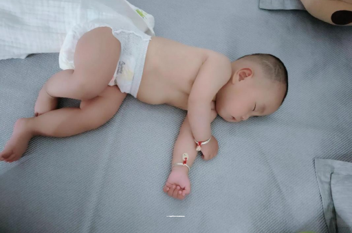 延边三个月宝宝抬头不稳